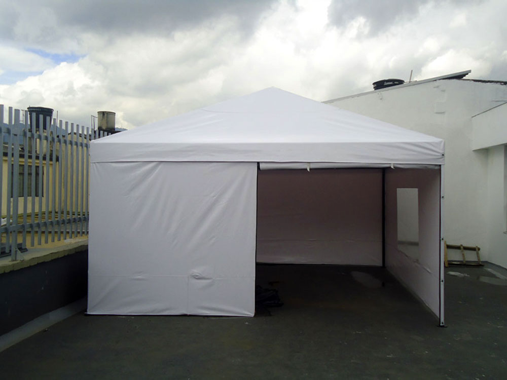 carpa 4x4 con cerramiento color blanco