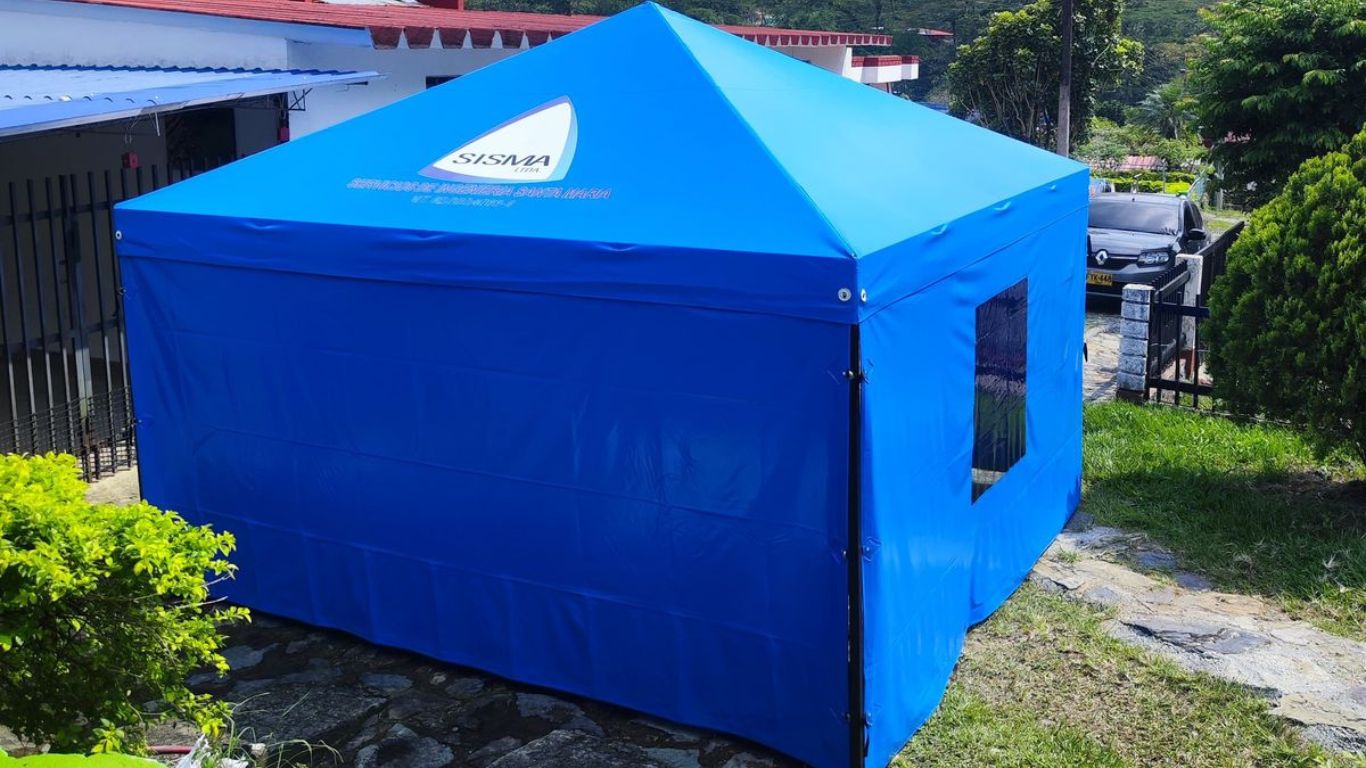 Carpa tipo kiosco 4x4 en uso