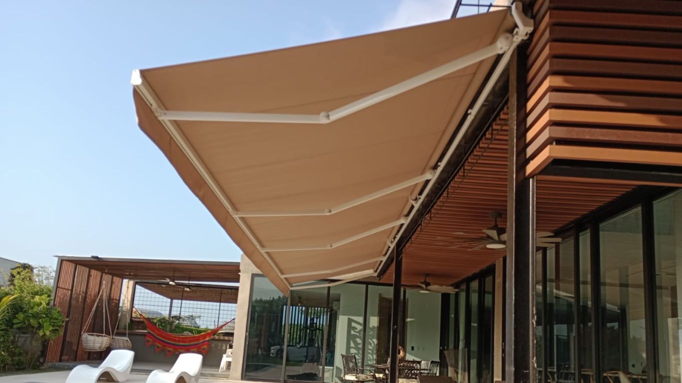 Toldos retráctil con brazos proyectantes