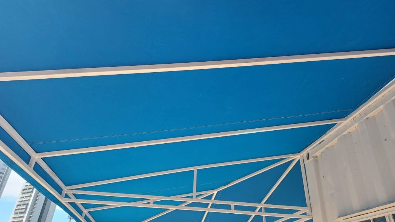 CARPA FIJA COLOR AZUL CLARO Y ESTRUCTURA